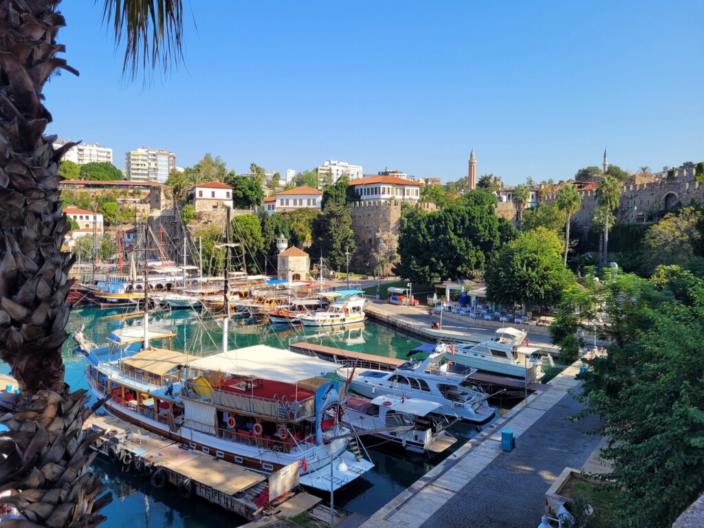 © Barbara Blunschi – reisen-lifestyle.ch Der alte Hafen von Antalya ist eines der wichtigsten Sehenswürdigkeiten.
