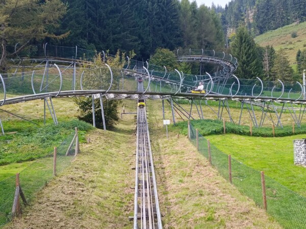 © Barbara Blunschi reisen-lifestyle.ch Die Rodelbahn ist Teil des Fun Parks in Moléson-sur-Gruyere.