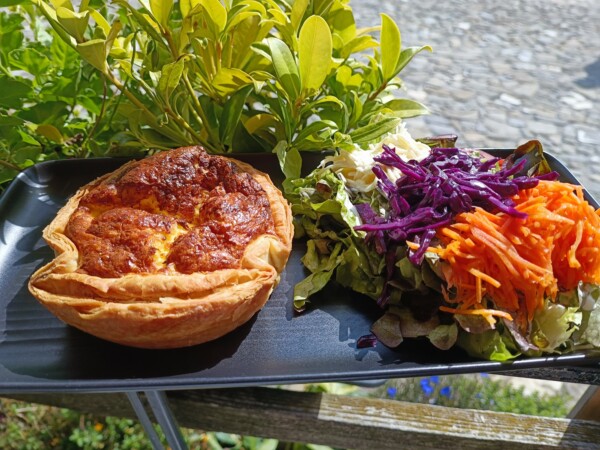 © Barbara Blunschi reisen-lifestyle.ch Typische Quiche gruyèrienne im Restaurant Hôtel de Ville.