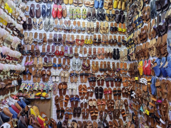 © Barbara Blunschi reisen-lifestyle.ch Schuh-Paradies im rieisigen Souk El Had.