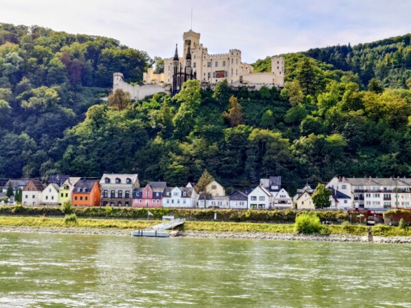 © Barbara Blunschi reisen-lifestyle.ch Das prächtige Schloss Stolzenfels oberhalb des Rheins bei Koblenz.