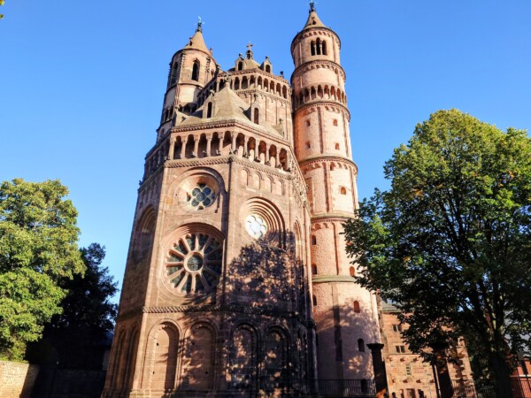 © Barbara Blunschi reisen-lifestyle.ch Der romanische Dom ist das Wahrzeichen von Worms.