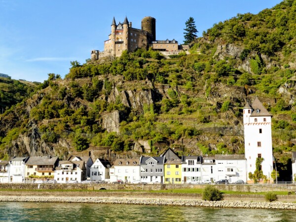 © Barbara Blunschi reisen-lifestyle.ch Die Burg Katz thront über St. Goarshausen am Rhein.