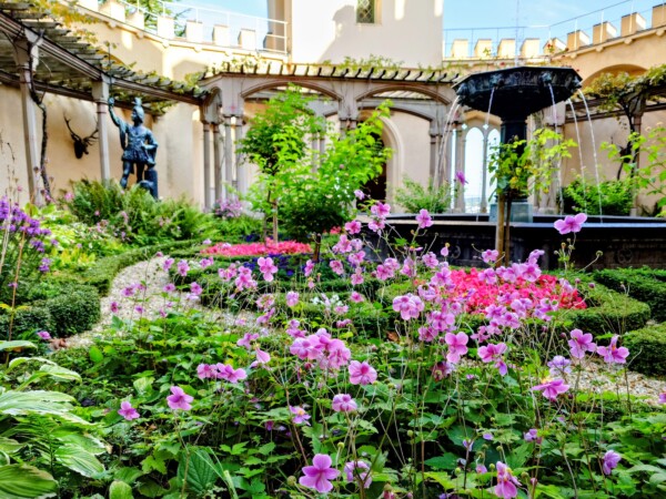 © Barbara Blunschi reisen-lifestyle.ch Romantischer Garten im Hof von Schloss Stolzenfels