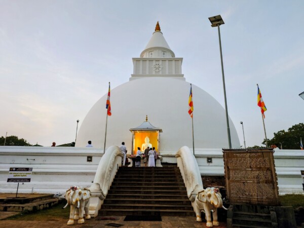 © Barbara Blunschi reisen-lifestyle.ch Sri Kataragama ist ein multireligiöser Pilgerort.