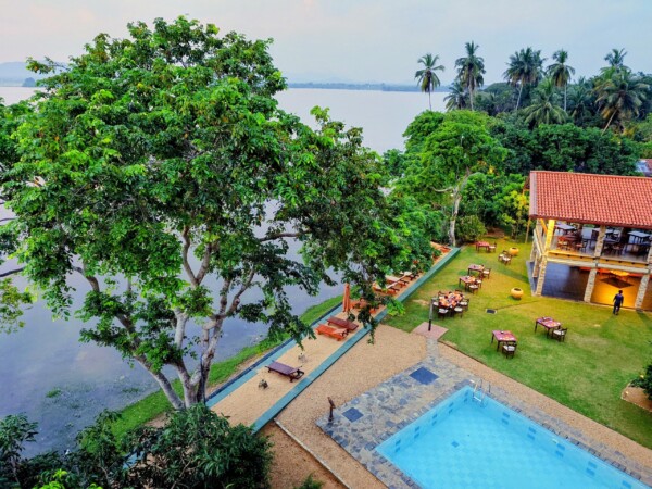 © Barbara Blunschi reisen-lifestyle.ch Sri Lanka Das Thaulle Ayurveda Resort liegt direkt am Ufer des Yoda-Sees.