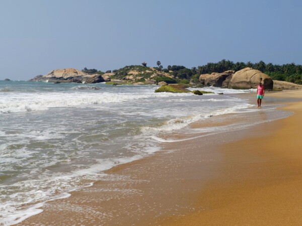 © Barbara Blunschi reisen-lifestyle.ch Sri Lanka Der kilometerlange Strand in Kirinda ist fast menschenleer.