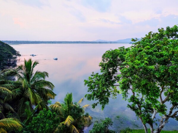 © Barbara Blunschi reisen-lifestyle.ch Sri Lanka Stimmungsvoller Sonnenuntergang am Yoda-See.